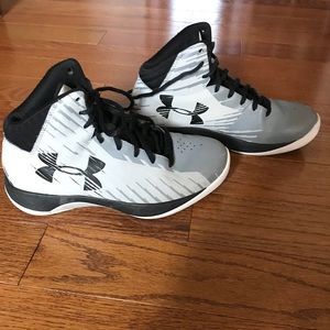 Like new Under Armor high top sneakers